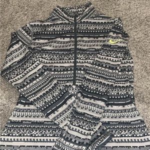 Women’s medium NIKE Pro quarter zip. Great condition!